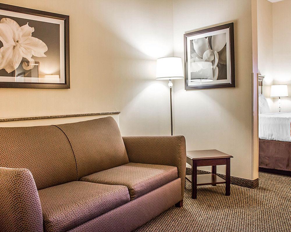 Holiday Inn - Cheshire - Southington By Ihg Экстерьер фото