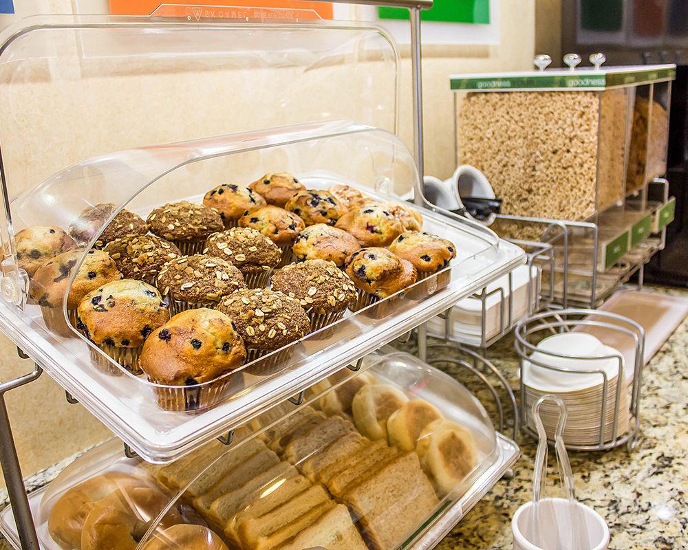 Holiday Inn - Cheshire - Southington By Ihg Экстерьер фото